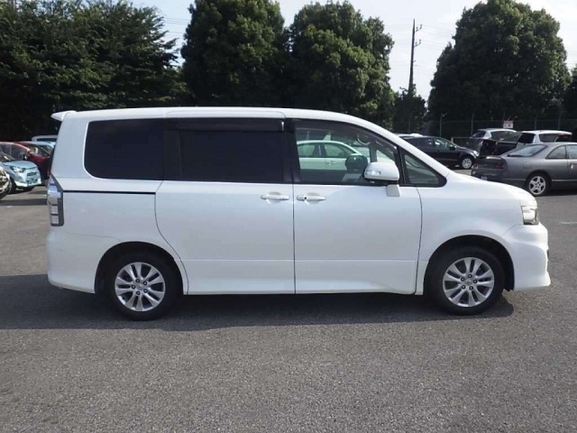 2012 TOYOTA VOXY